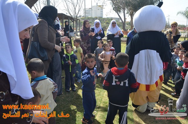 فيديو: صف الفراشات يطير كالفراشات في احضان منتزه عبد الكريم قاسم 